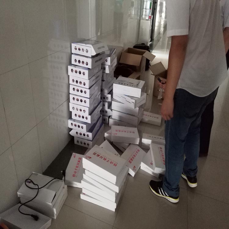河南郑州高校采购我达特迪品牌手机信号屏蔽器安装现场。